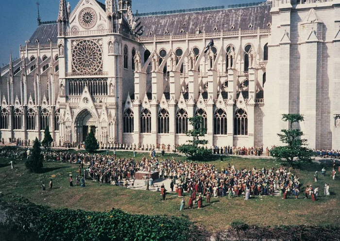 深圳锦绣中华与世界之窗微缩景区&nbsp;总策划：侯一民&nbsp;人物设计：邓澍&nbsp;塑造：侯一民、周德发