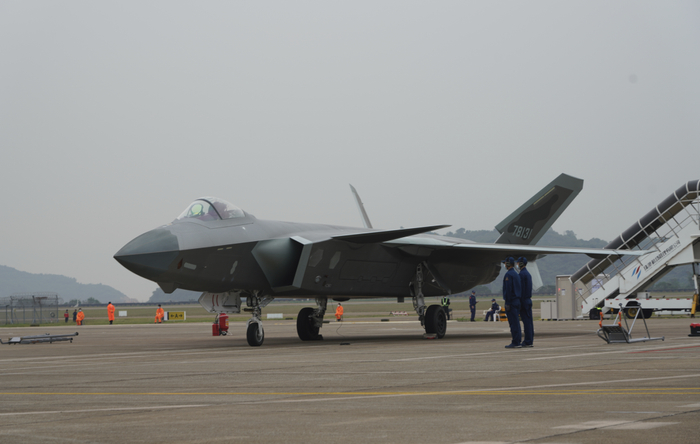 两架歼20首降金湾机场