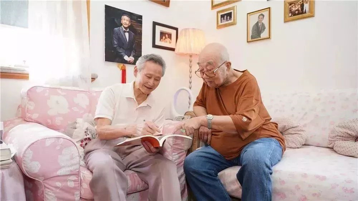 李青经常去童双春家聊天