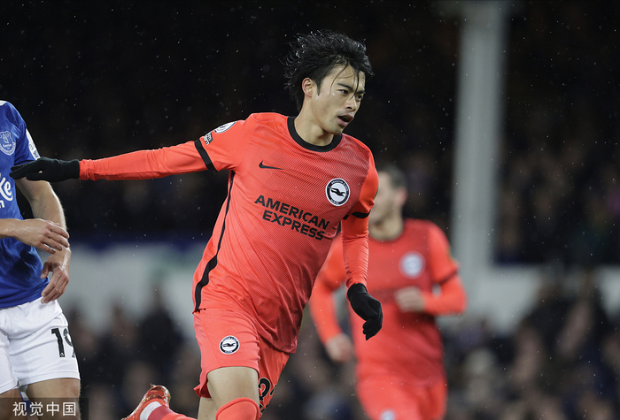 三笘薫面对埃弗顿破门。