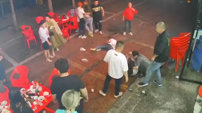 唐山打人案事发现场。&nbsp;&nbsp;&nbsp;&nbsp; 截屏图