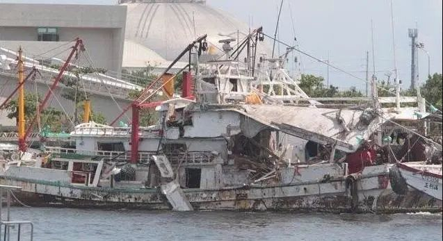 图：被雄三导弹击中的“翔利昇”号渔船，但是目前仅有的战绩是在2016年误击了一艘位于台湾海峡当中的渔船。