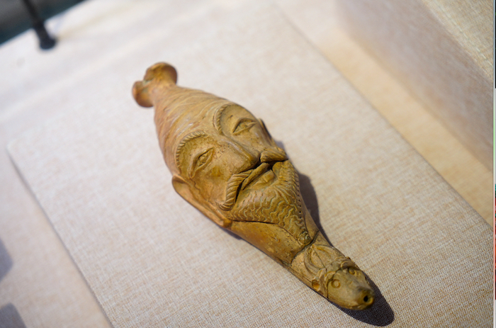 新疆维吾尔自治区博物馆藏 人首牛头陶水注 唐代