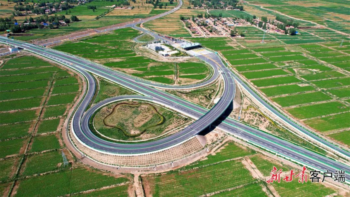 张扁高速通车结束了民乐境内没有高速公路的历史。新甘肃·甘肃日报通讯员 王鹏