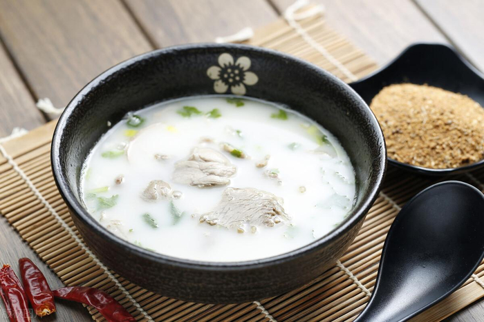 炖羊肉羊汤，牢记多“放1样”，汤白肉嫩没膻味，全家都爱吃|冬季|羊肉火锅|炖羊肉汤|火锅|白芷_新浪新闻