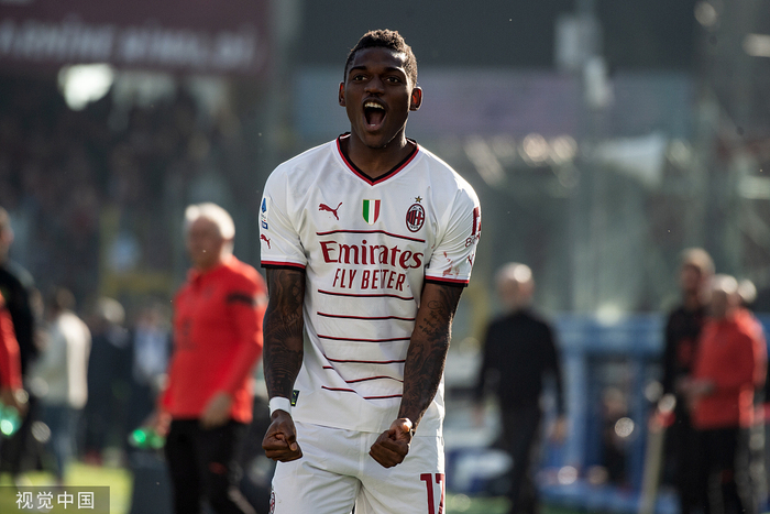 莱奥为米兰进球。