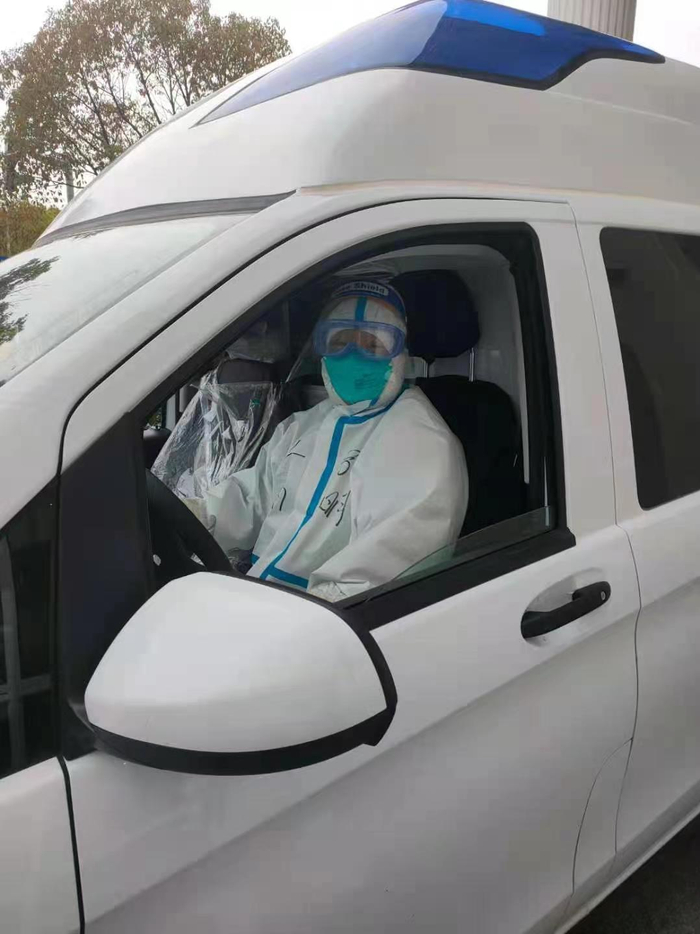 2022年上半年，张明驾驶120。