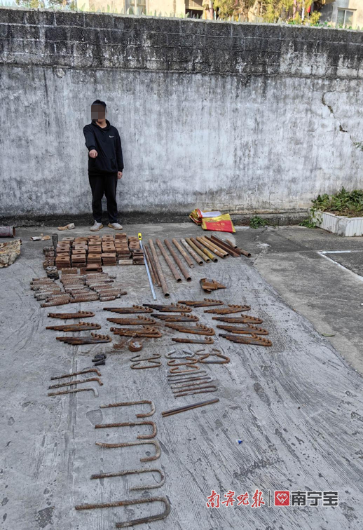 嫌疑人指认盗窃的钢筋