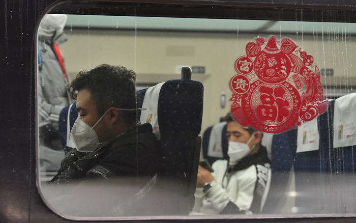 旅客在等待发车。新京报记者 王贵彬 摄