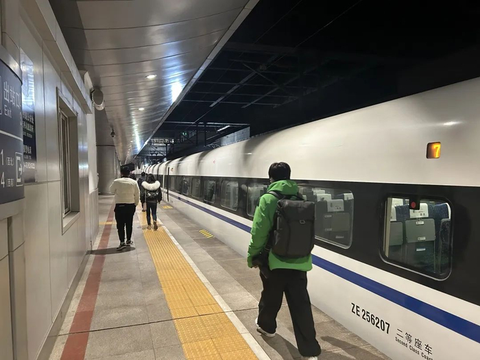 G6701次列车/记者拍摄