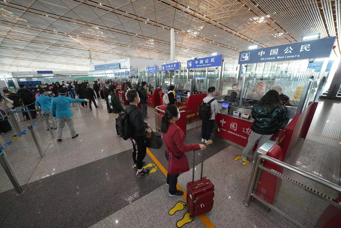 北京边检总站T3-E边检入境现场。新京报记者 陶冉 摄