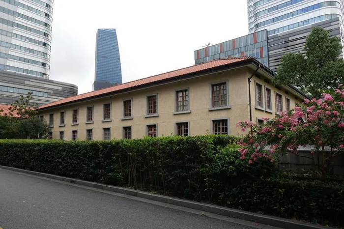 移动复建后的教学楼 摄影 姚志康