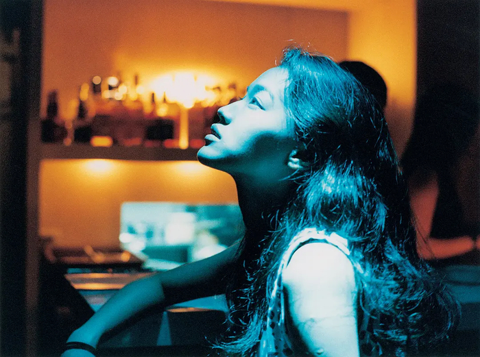 这也是众多Y2K迷妹们模仿的重点对象。/《千禧曼波》