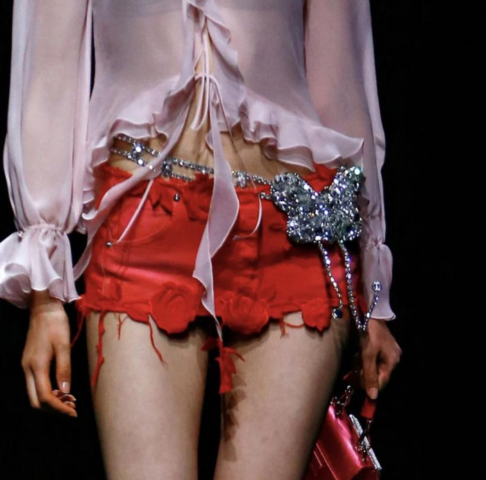 蝴蝶元素是这场秀的重点。/Blumarine2021年秋冬