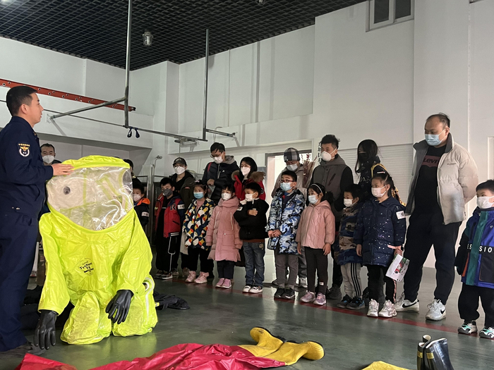 北京市东城区地坛消防救援站开展2023年首次“红门开放日”活动。东城区消防救援支队供图