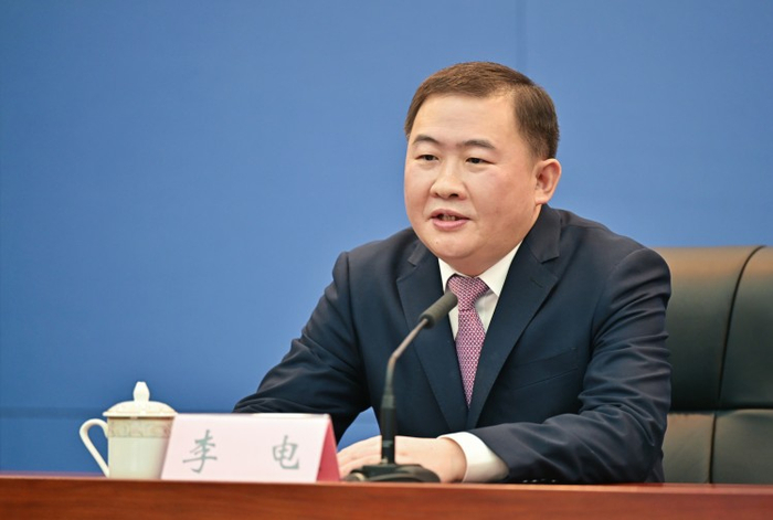 ▲忠县县委副书记、县长李电。