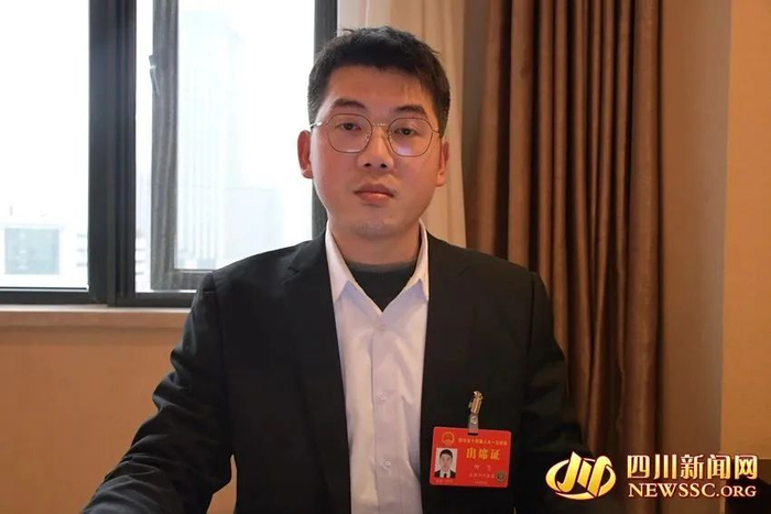 四川省人大代表、神龙汽车有限公司成都分公司技工何飞