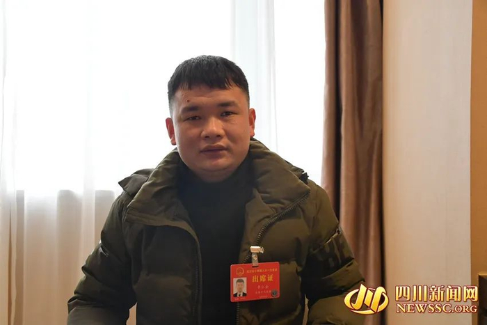 四川省人大代表、中国十九冶集团有限公司成都钢构分公司焊工李仁全