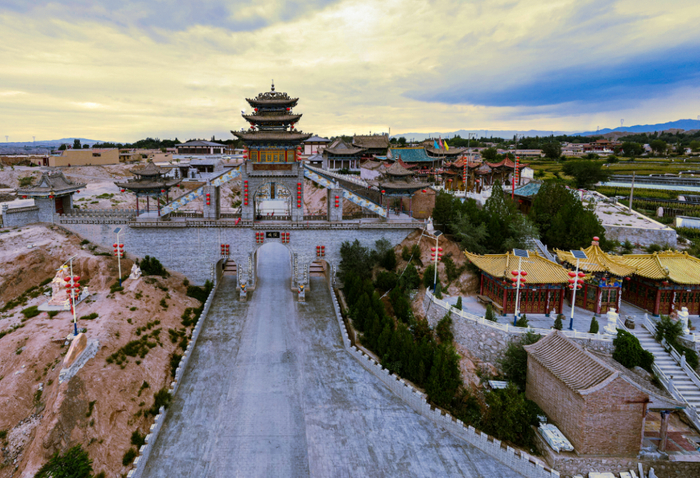 银兰高铁开通方便游客到陡城村打卡