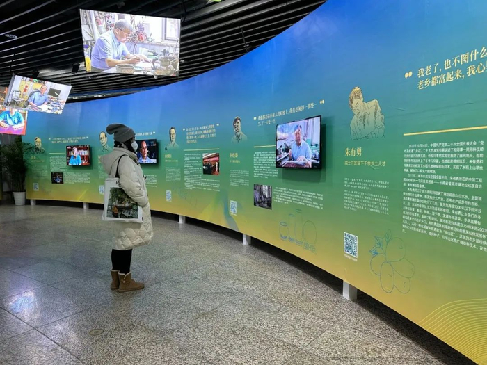 ▲市民在参观展览。新京报记者 王子诚 摄