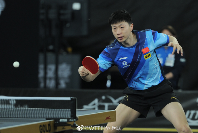 马龙在比赛中。