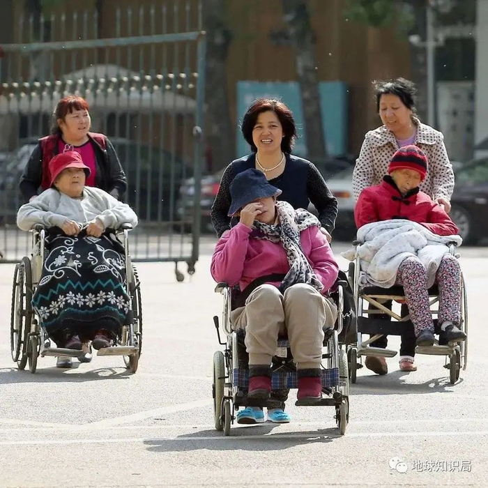 不仅老年人周围都是老年人，很多长寿老人的子女也都在步入老年（图：shutterstock）