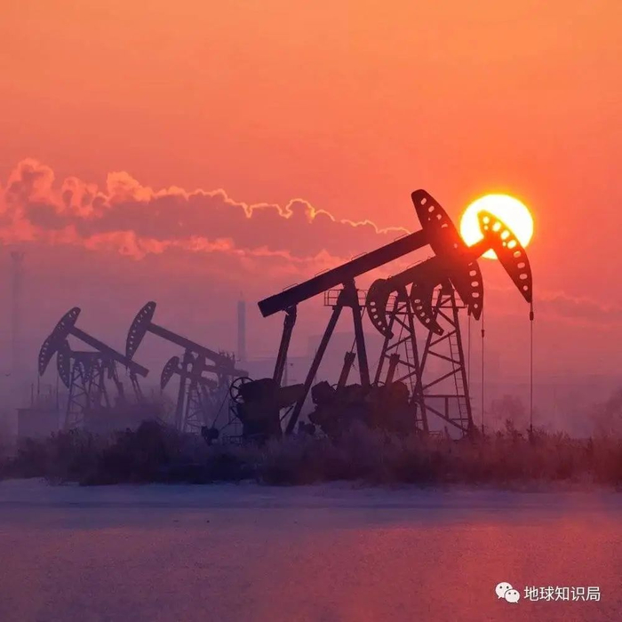 大庆油田无疑降低了我国的工业化成本，隔壁的印度至今还是个十足的贫油国（图：shutterstock）