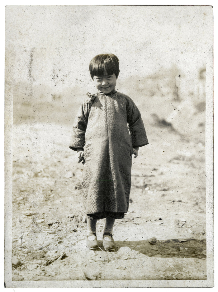 丁一英（丁悚之女）。刊于《文华》，1930年第6期