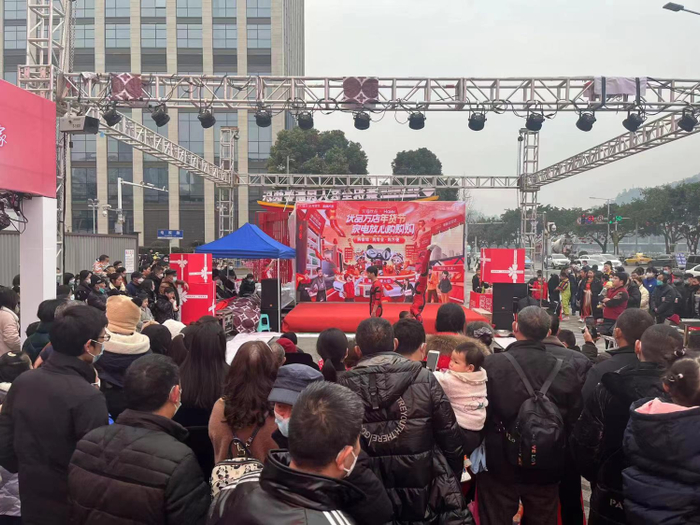 ▲“我们的中国梦”——文化进万家走进高笋塘商圈万达广场