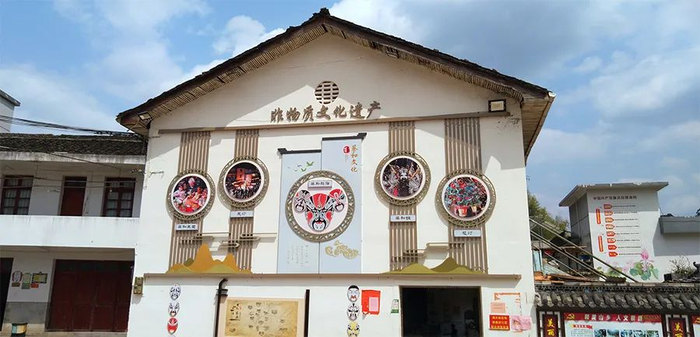 当地“蔡和”脸谱非遗文化遗产