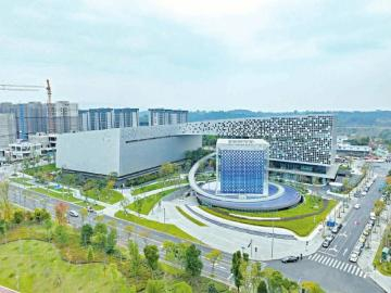 　　国家超算成都中心自投运以来，先后为北京、上海、广州、重庆等35个城市的814个注册用户提供算力支撑。 苏杨 摄