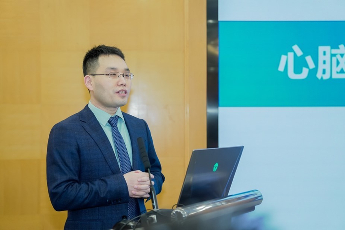 东部战区总医院主任医师张龙江教授