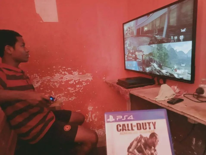 然后发现了COD也能分屏共玩