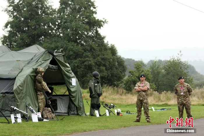 资料图：执勤中的英国士兵。