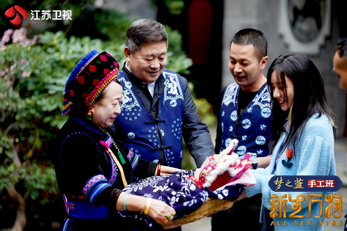 《新生万物》走进大理周城，感受有爱有情的白族扎染技艺