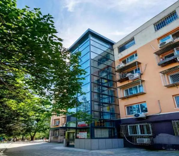 ▲老楼加装电梯