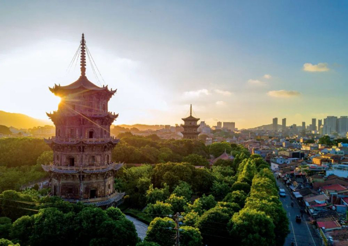 　福建泉州开元寺东西塔（2021年7月8日摄） 宋为伟摄/本刊