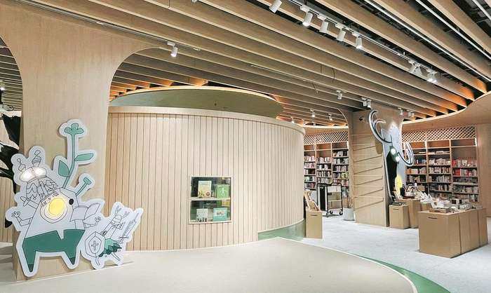     各种主题书店已成为城市的亮丽风景线。