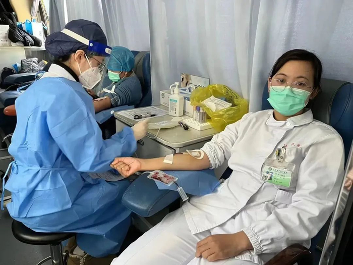 献血现场 微信公众号@镇江市中心血站 图