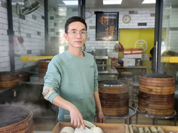 2022年6月，赖林远在深圳市龙岗区开了一家新店。新京报记者 吴采倩 摄