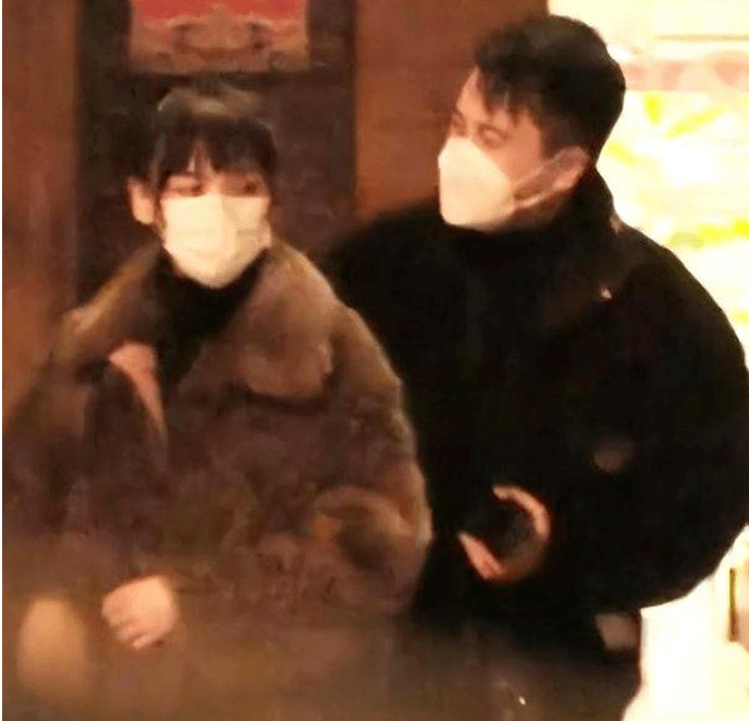 刘恺威女友又传怀孕！聚餐女方紧搂肚子，走路缓慢似孕妇-刘恺威女朋友是谁图片