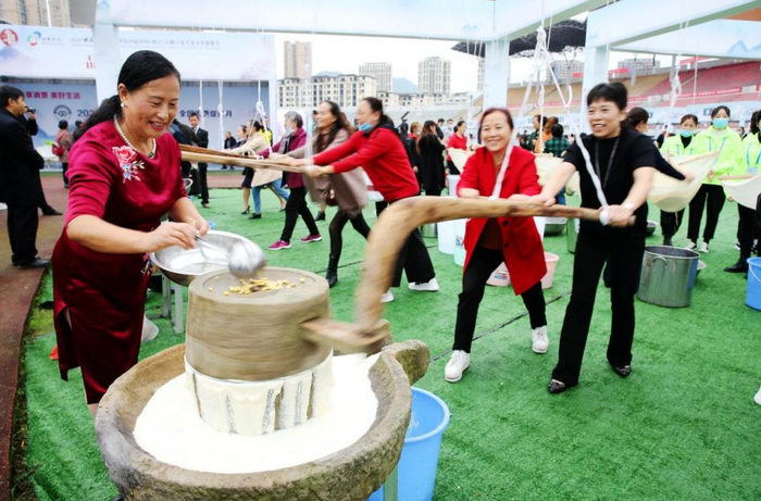 ▲垫江石磨豆花 向晓秋 摄