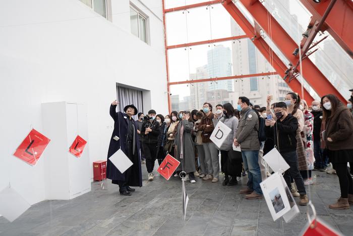 中国当代艺术年鉴展：记录2021年艺术里的技术与反思_手机新浪网