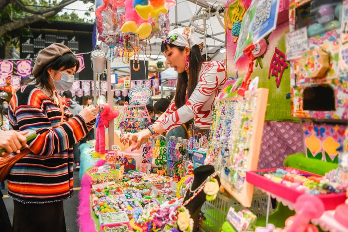 集市现场。 信息时报记者 胡瀛斌 摄