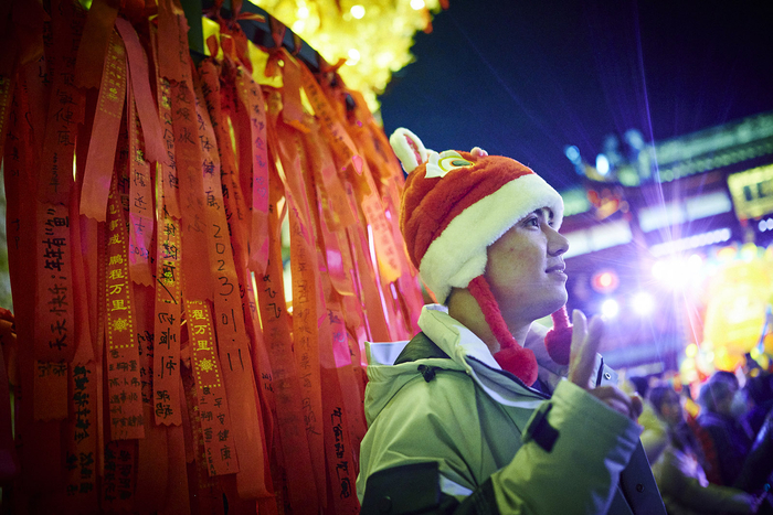 2023年1月，上海，城隍庙的游客。