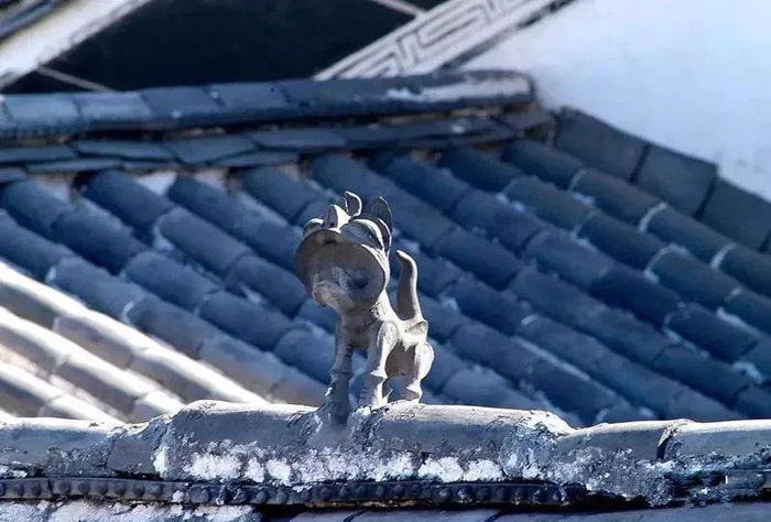 没找到图，这是当地的镇宅猫神。图片来自网络