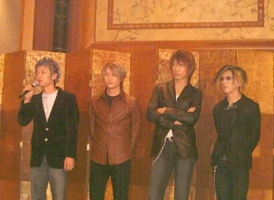 GLAY在演唱会结束后参加新闻发布会