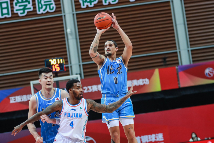 首钢仅有约翰逊单外援出战。  图/北京首钢篮球俱乐部