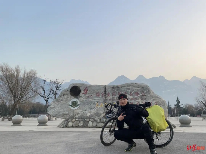 ▲骑行路上的游群超