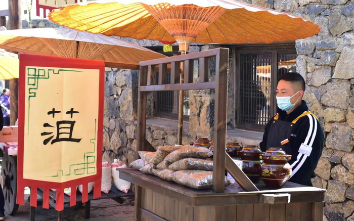 村里有了新的产业，年轻人也愿意回村了。受访者供图